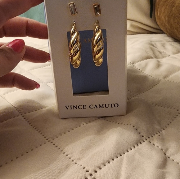 Vince Camuto 2 earrings set - Picture 2 of 4